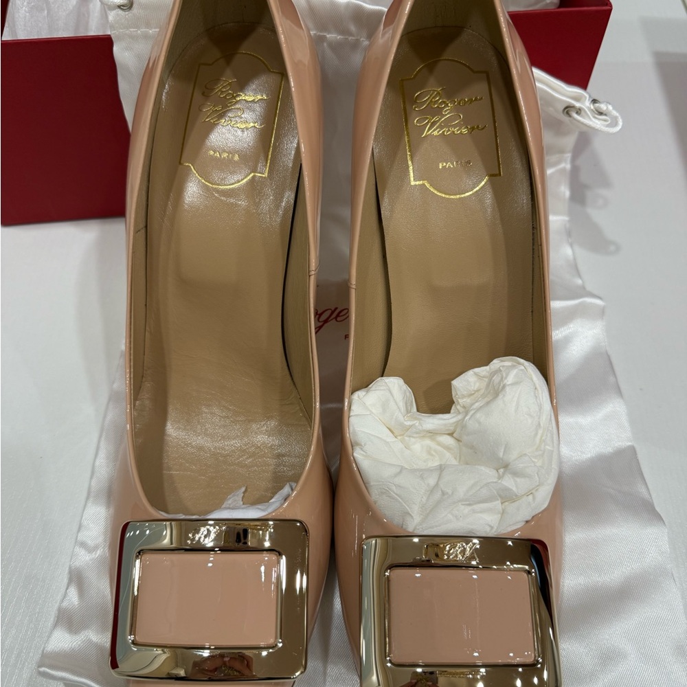 Roger Vivier Nude Buckle Decollete Heels
